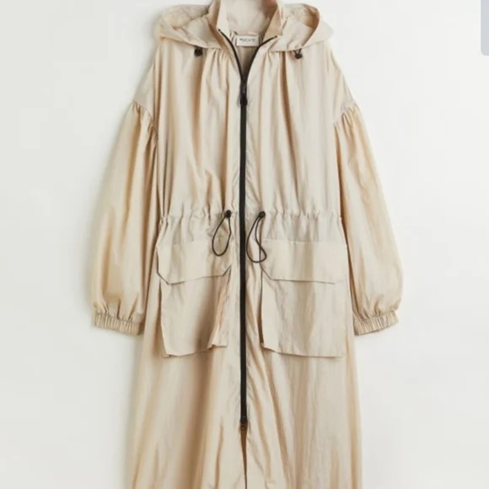 H&M Move Women’s Windbreaker Rain Coat. Size Medium.